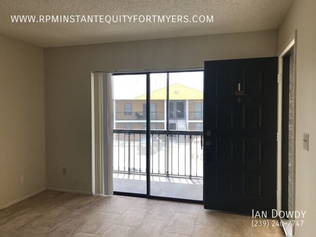 5323 Summerlin Rd in Ft. Myers, FL - Building Photo - Building Photo
