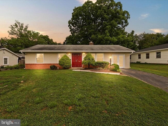 property at 804 W Nettle Tree Rd