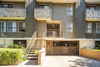 1714 Stoner Ave in Los Angeles, CA - Foto de edificio - Building Photo