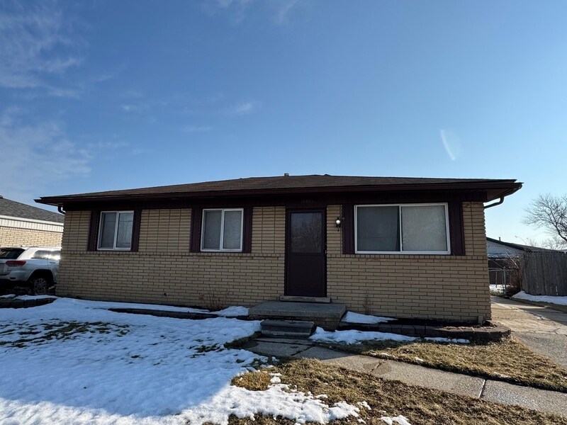 16024 Wellington Ave in Roseville, MI - Building Photo
