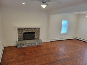 40 Belford Ave in Bay Shore, NY - Building Photo - Building Photo