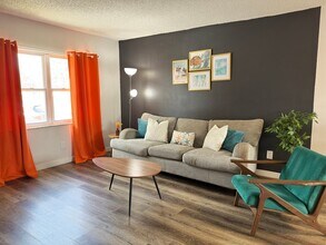 4590 76th Ave N, Unit 201 in Pinellas Park, FL - Foto de edificio - Building Photo