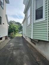 24 E 34th St. in Bayonne, NJ - Foto de edificio - Building Photo