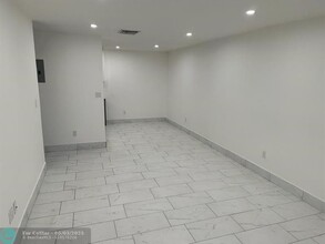 4655 SW 33rd Ave in Fort Lauderdale, FL - Building Photo - Building Photo