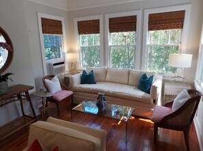 248 Park Ave in Palm Beach, FL - Foto de edificio - Building Photo