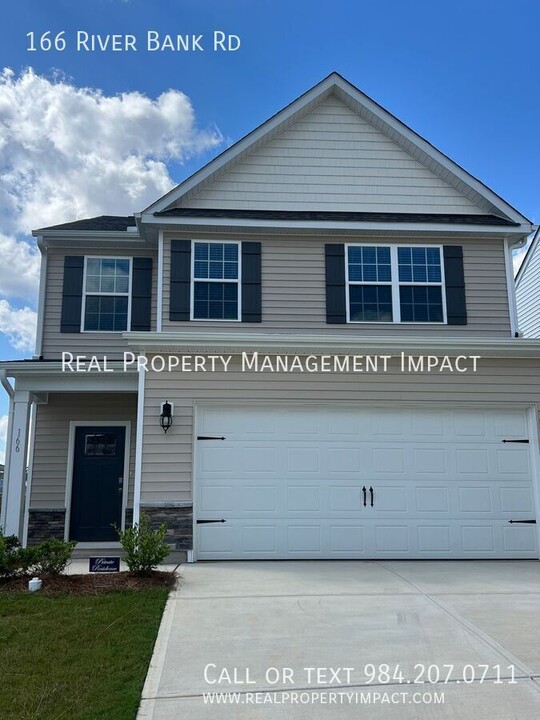 166 River Bank Rd in Fuquay Varina, NC - Building Photo
