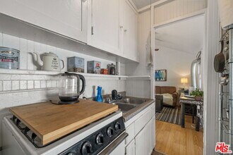 1612 N Genesee Ave in Los Angeles, CA - Building Photo - Building Photo