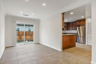 572 W Montana St in Pasadena, CA - Building Photo - Building Photo