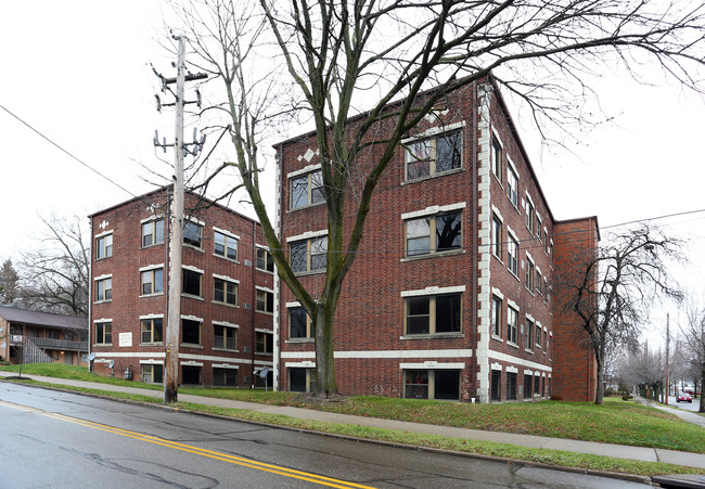 Rosaline Apartments in Akron, OH - Building Photo - Building Photo