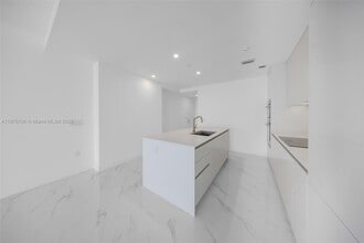 700 NE 24th St in Miami, FL - Building Photo - Building Photo