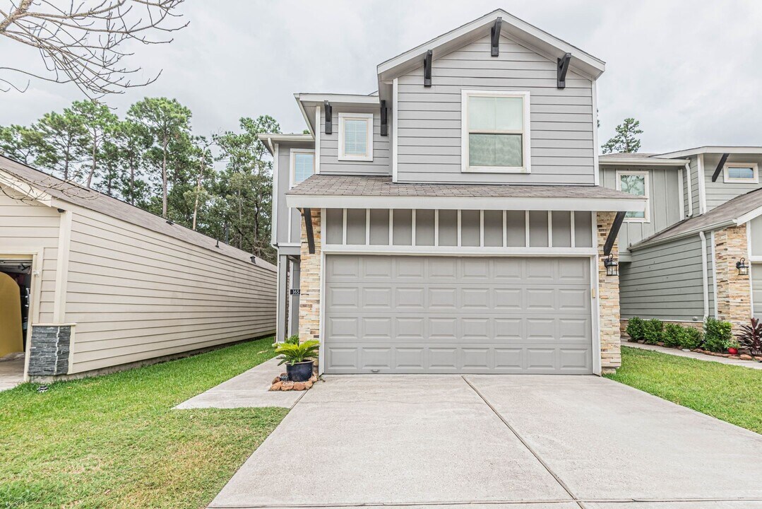 165 Camelot Pl Ct in Conroe, TX - Foto de edificio