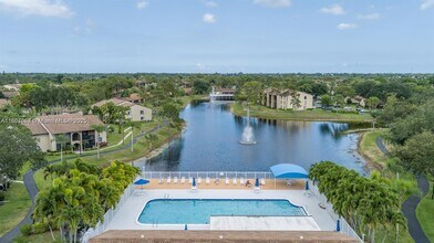 512 Shady Pine Way in Greenacres, FL - Building Photo - Building Photo