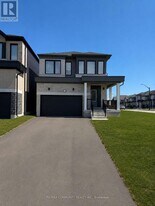 35 Frederica Cres in Wasaga Beach, ON - Building Photo