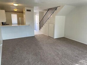 915 N Elm St in Denton, TX - Building Photo - Building Photo