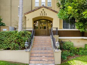 2225 Beverly Glen Blvd. in Los Angeles, CA - Building Photo - Building Photo