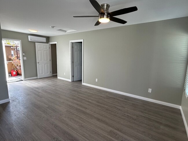 4671 Santa Monica Ave in San Diego, CA - Building Photo - Building Photo