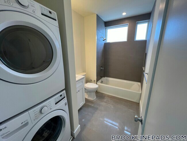 65 Cameron St in Brookline, MA - Building Photo - Building Photo