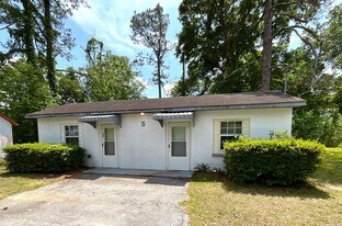 109 Hill Lp in Bonifay, FL - Building Photo
