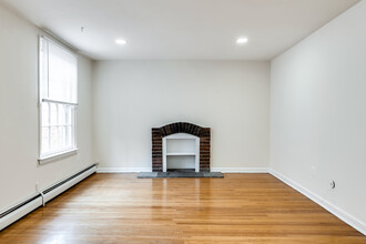 427 S 8th St in Philadelphia, PA - Building Photo - Interior Photo