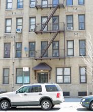 3022 Holland Ave in Bronx, NY - Foto de edificio - Building Photo