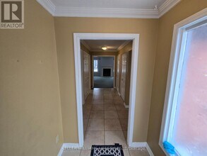 65 Fiddlers Green Rd in London, ON - Building Photo - Building Photo