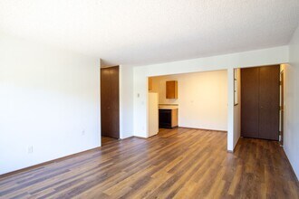 2130 NE Clackamas St-Unit -2130-08 in Portland, OR - Building Photo - Building Photo