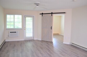 50 Myano Ln in Stamford, CT - Foto de edificio - Building Photo