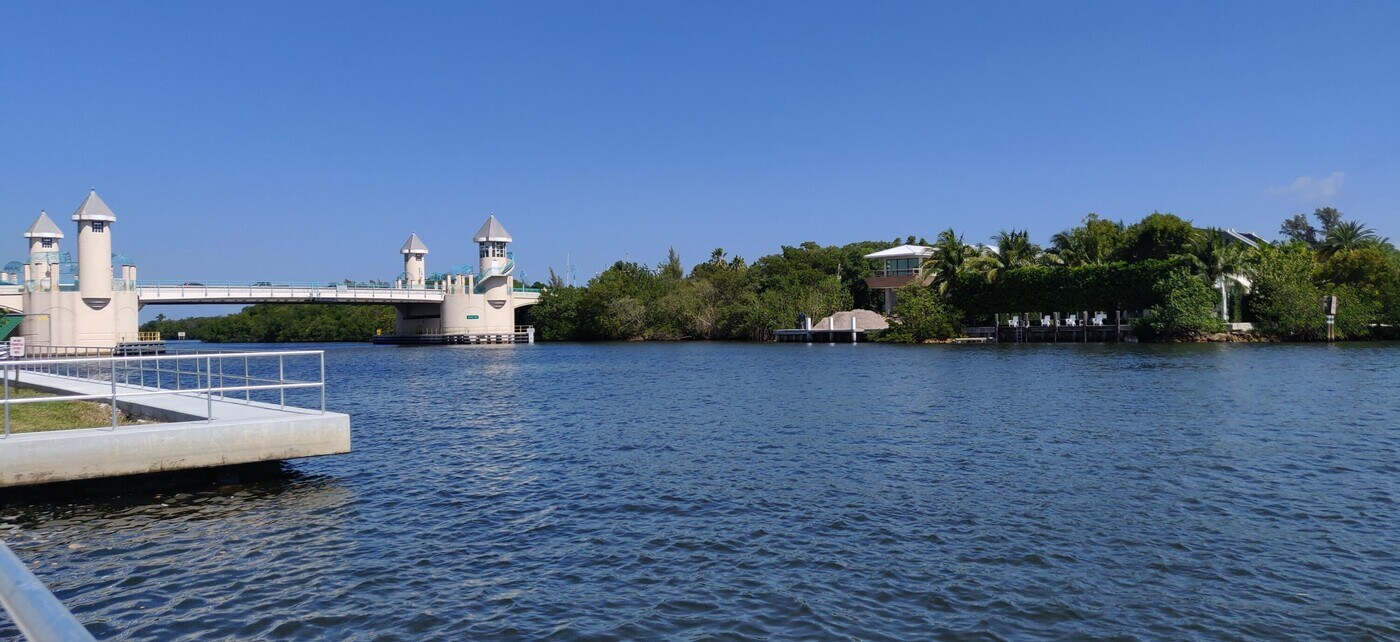 210 Horizon St E Photo