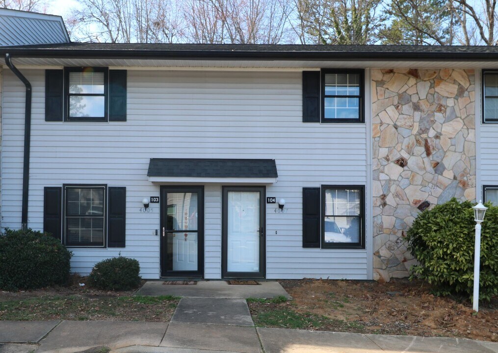 4007 S Bend Dr in Winston-Salem, NC - Building Photo