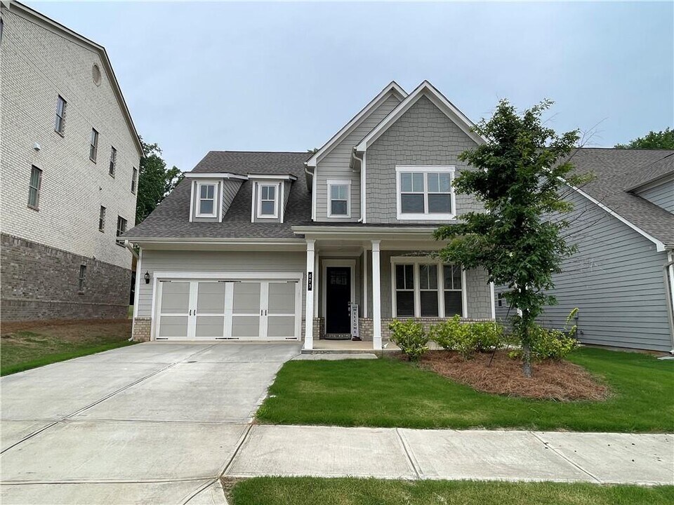 673 Avondale Creek Dr. in Decatur, GA - Building Photo