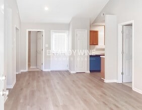 1735 Thriftwood Dr in Charlotte, NC - Foto de edificio - Building Photo