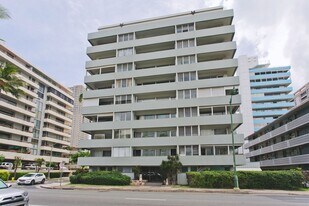 2015 Ala Wai Blvd in Honolulu, HI - Building Photo