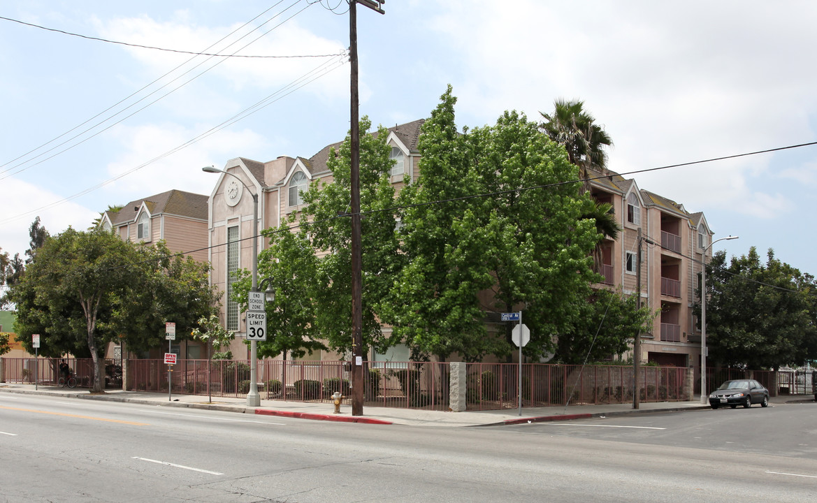 4707 S Central Ave in Los Angeles, CA - Building Photo