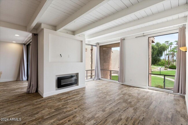7401 N Scottsdale Rd in Scottsdale, AZ - Building Photo - Building Photo