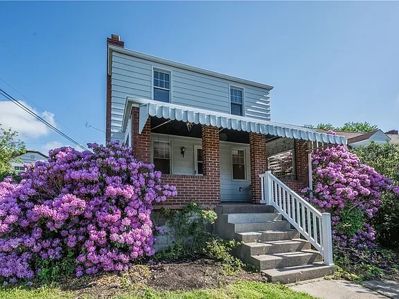 3201 Hazelhurst Ave in Pittsburgh, PA - Building Photo