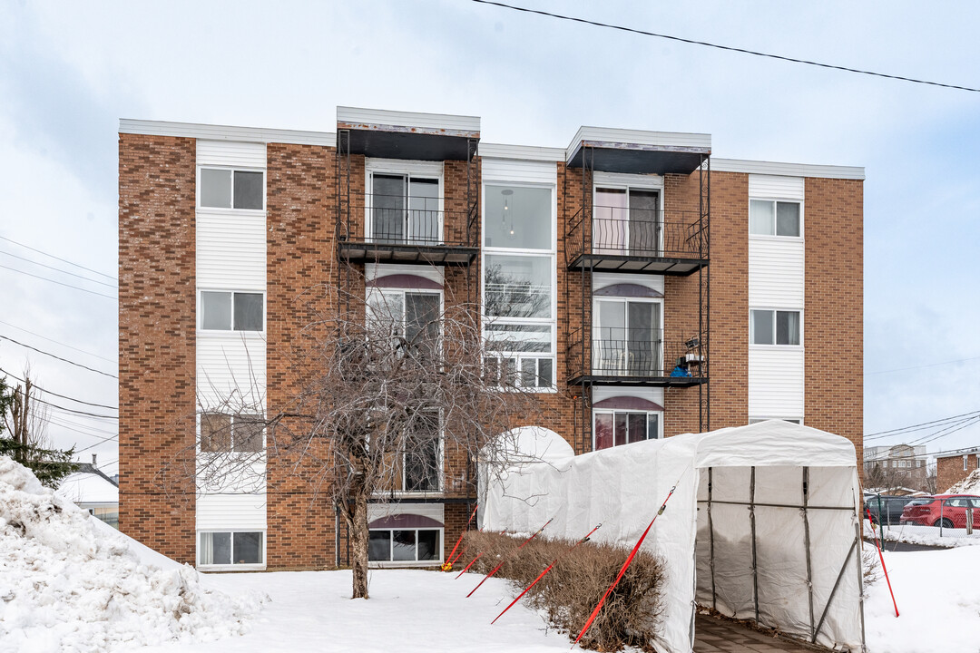 15 De Châteauguay St in Lévis, QC - Building Photo