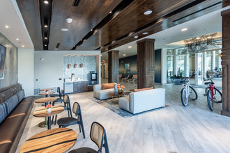 Promenade at Las Colinas in Irving, TX - Foto de edificio - Interior Photo
