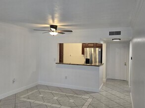 4374 NW 9th Ave, Unit 17-1D in Deerfield Beach, FL - Foto de edificio - Building Photo