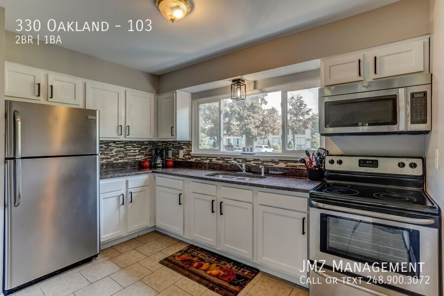 330 Oakland Ave in Royal Oak, MI - Building Photo