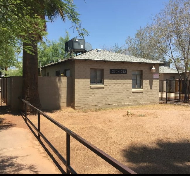 FQ Story Apartments in Phoenix, AZ - Building Photo - Building Photo