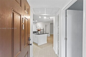 10401 W Broward Blvd in Plantation, FL - Building Photo - Building Photo