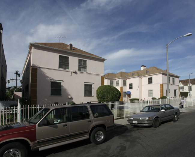 175-179 N Edgemont St in Los Angeles, CA - Foto de edificio - Building Photo