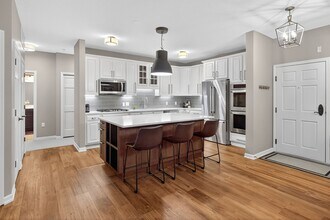 5250 Grandview Square in Edina, MN - Building Photo - Building Photo