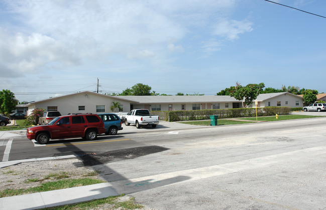 5600 NW 15th St in Fort Lauderdale, FL - Building Photo - Building Photo