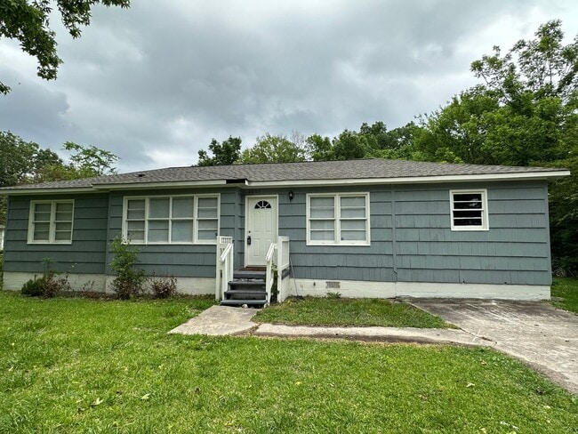 property at 2601 2nd St NW