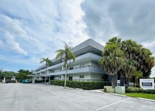 Lakeside at Biscayne Gardens in North Miami, FL - Building Photo - Building Photo