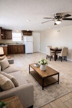 706 Harris Ave in Pasadena, TX - Foto de edificio - Building Photo