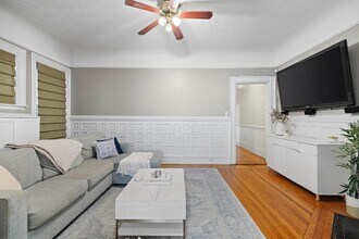 265 Beacon St, Unit 23 in Boston, MA - Building Photo - Building Photo