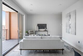 275 Border St, Unit 202 in Boston, MA - Building Photo - Building Photo