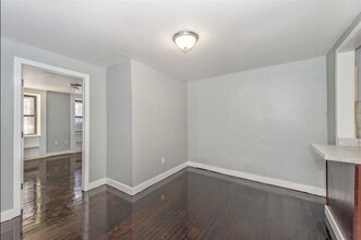 241 Summit Ave in Jersey City, NJ - Building Photo - Building Photo